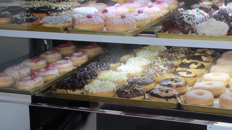 Türk gurbetçi küçük bir dükkanla başladı, Avrupa’da donut imparatoru oldu 7 ülkede 135 şube açtı...