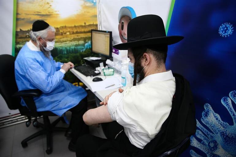 İsrail'in 'Vuhan'ında aşı çalışmaları devam ediyor.