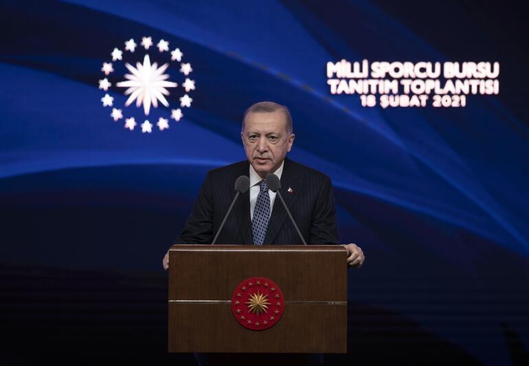 Son dakika… Cumhurbaşkanı Erdoğana sahnede büyük sürpriz 18 yıl sonra...