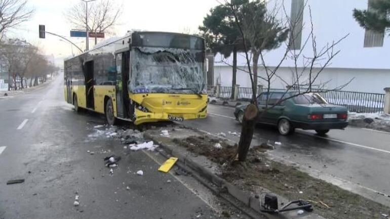 Sancaktepede İETT otobüsüyle minibüs çarpıştı: 7 yaralı