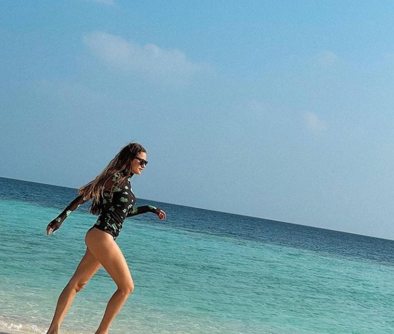 "Acılara yürüyor korkmuyorum" Serenay Sarıkaya'dan yeni tatil pozu