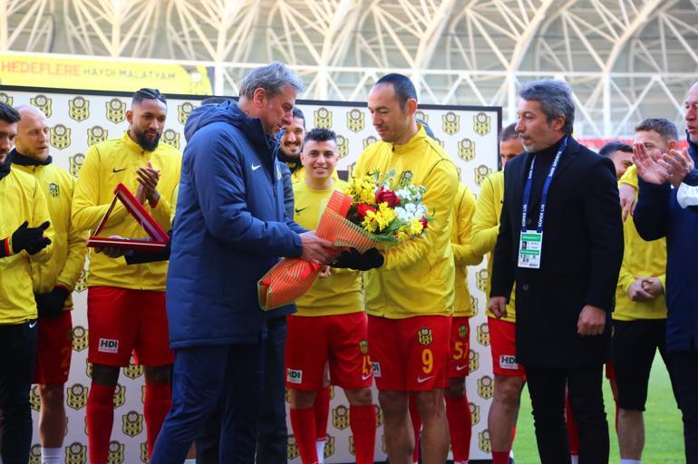 Umut Bulut, lig tarihinin en çok forma giyen futbolcusu oldu!