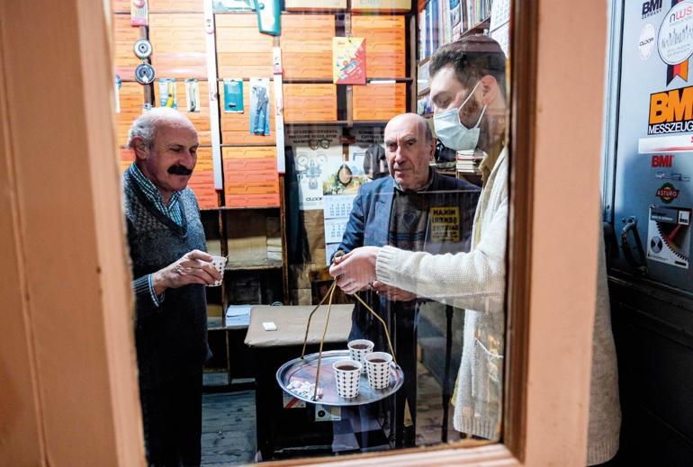 'Yoksul'un ocağında çay sattım! Sıcak dağıtmak marifet istiyor