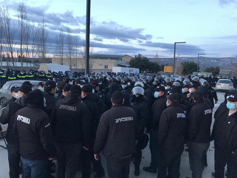 Gürcistan'da sular durulmuyor... Ana muhalefet lideri, yüzlerce polisin katıldığı operasyonla gözaltına alındı