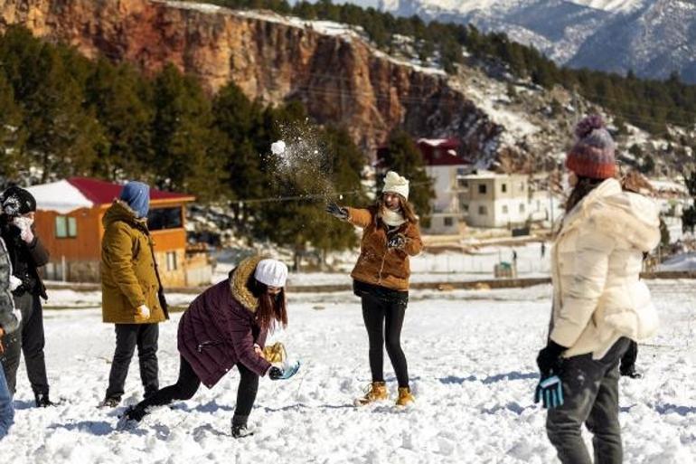 Mersinde iki mevsim aynı anda yaşanıyor