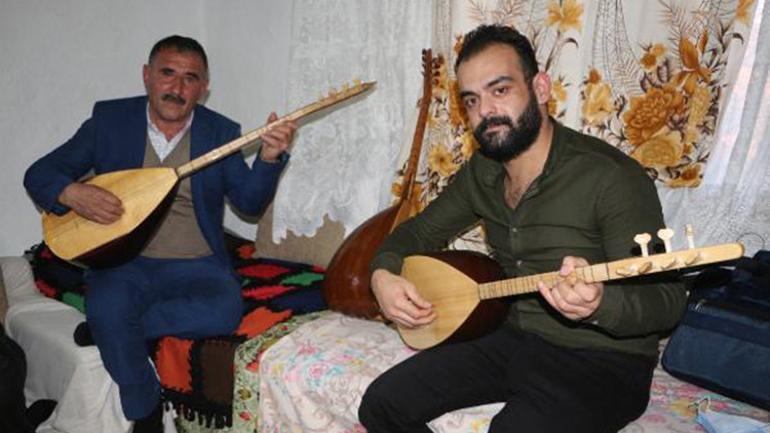 Köy köy gezerek, yöresel türküleri kayıt altına alıyor