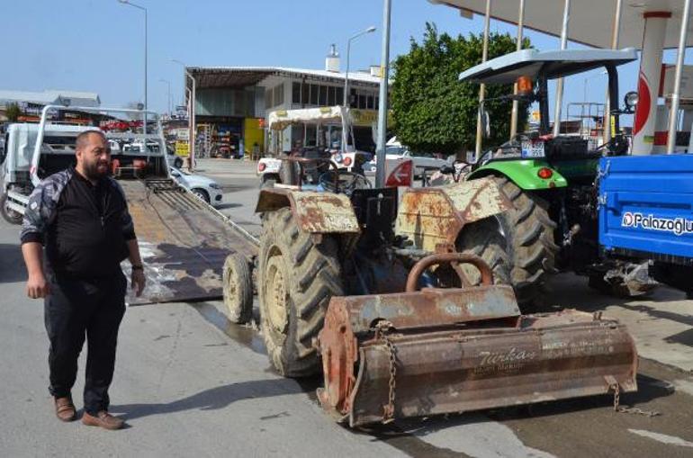 Sürücüsüz traktör dehşeti 3 araca çarptı, 3 kişi de son anda kendini kurtardı