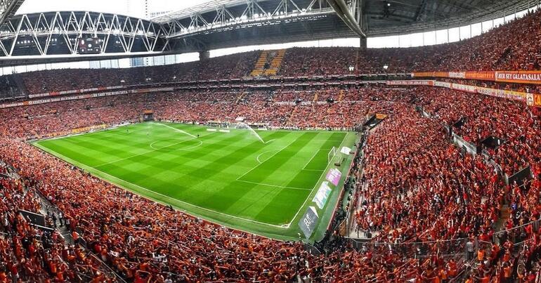 Hakan Çalhanoğlu'ndan Galatasaray'a kalpli yanıt!