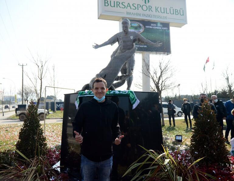 Bursaspor'un efsane futbolcusu Batalla'nın heykel açılışı gerçekleşti