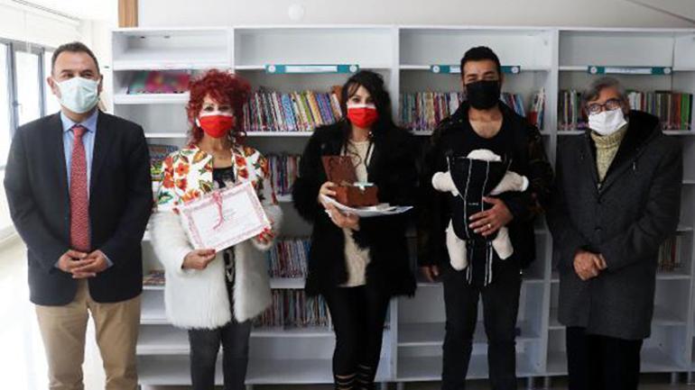 Çanakkalede 18 günlük bebek kütüphaneye üye oldu