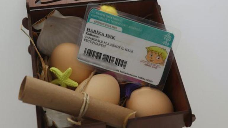 Çanakkalede 18 günlük bebek kütüphaneye üye oldu