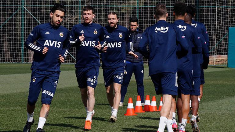 Son Dakika | Fenerbahçe'nin Trabzonspor maçının kamp kadrosu açıklandı! İrfan Can, Gustavo ve Caner Erkin...