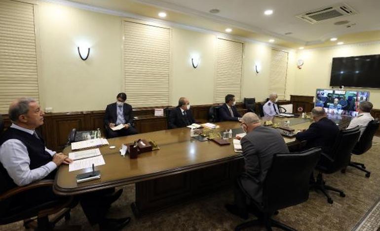 Bakan Akar, kuvvet ve birlik komutanlarıyla toplantı yaptı