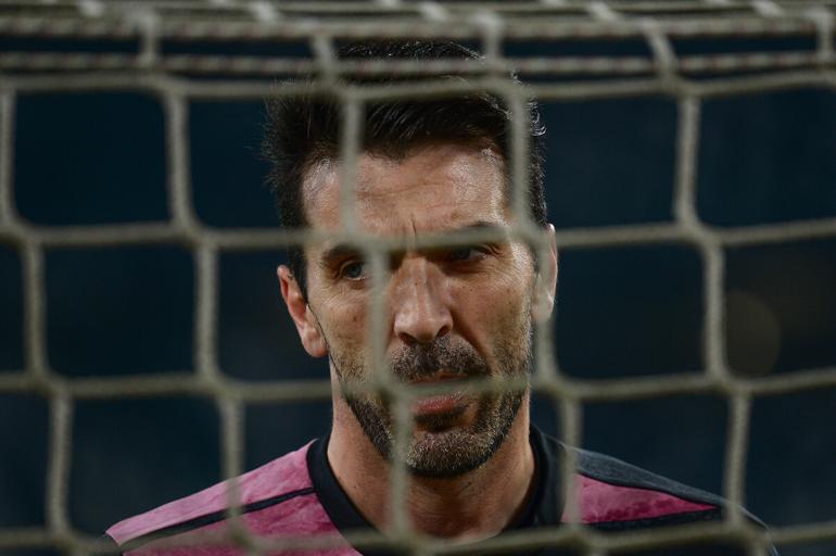 Son Dakika: Gianluigi Buffon'dan emeklilik açıklaması! Tarih verdi...