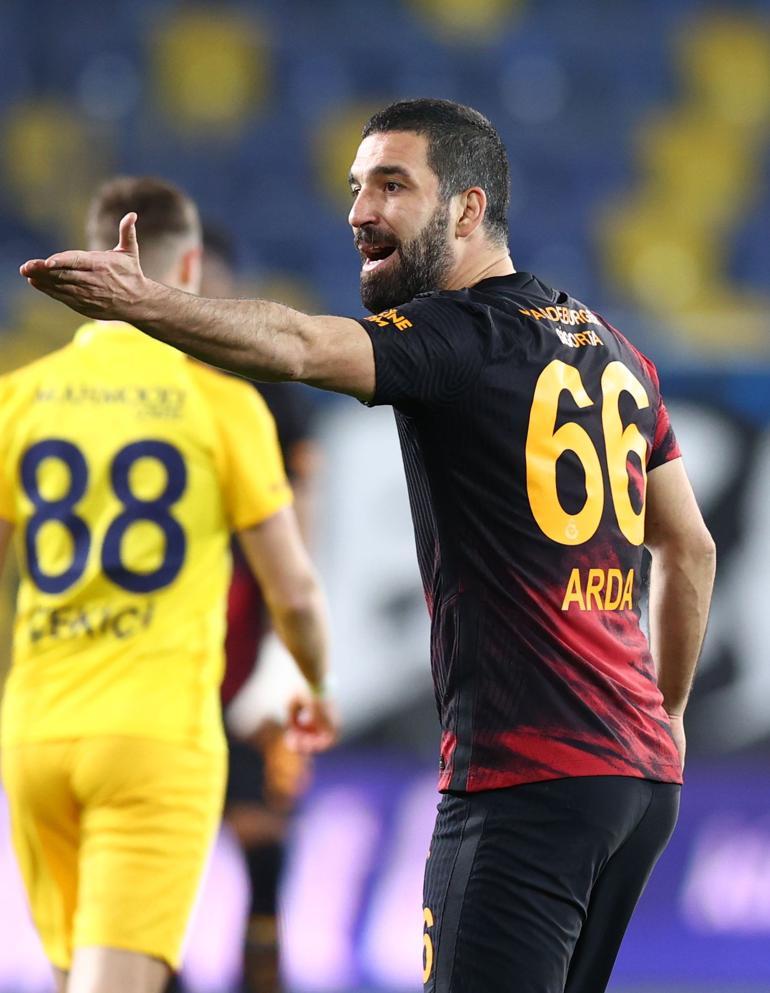 Ankaragücü-Galatasaray maçında Arda Turan ve Fatih Terim'den olay tepki! Sosyal medya yıkıldı