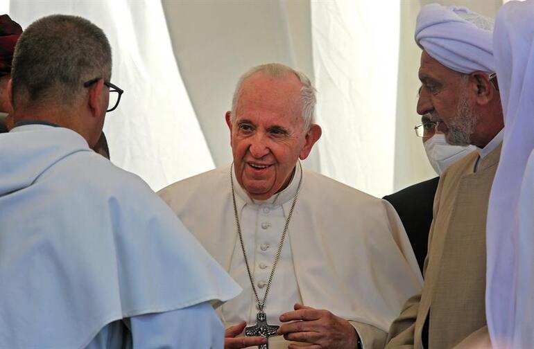 Papa Irak ziyaretinde Kuran-ı Kerim dinledi