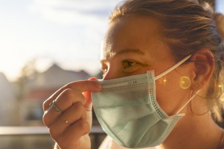 ABDden yeni koronavirüs kılavuzu: Aşılanmış kişilerin maske zorunluluğu kaldırıldı