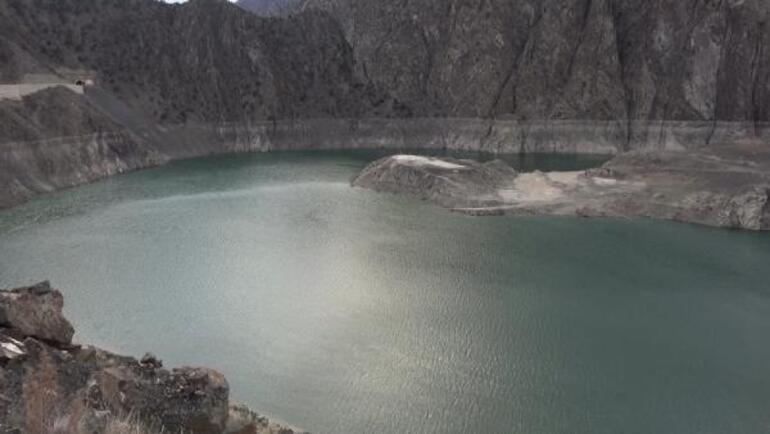 Artvinde barajlardaki sular çekildi Yerleşim yerleri ortaya çıktı
