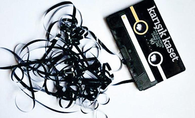 Herkes sadece kendine edilen küfrü mesele ediyor