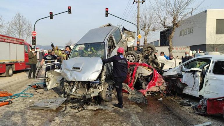 Son dakika... Bursa-Ankara yolunda feci kaza TIR araçları biçti, ortalık savaş alanına döndü