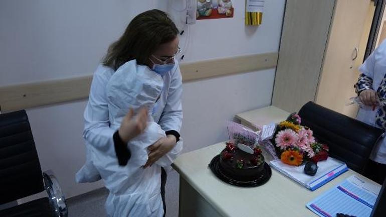 Küçük Tuğçeden doktor annesine sürpriz Filyasyon tulumu giydi...