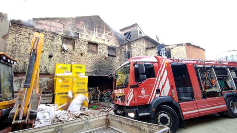 Beyoğlunda depo yangını