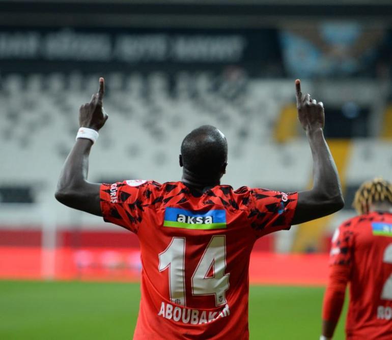 Beşiktaş'ta Aboubakar'ın son durumu... Fenerbahçe derbisinde oynayacak mı?