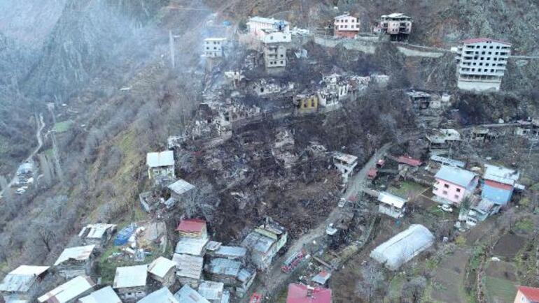 Artvinin Yusufeli ilçesindeki yangın felaketinde acı bilanço 60 ev, 30 büyükbaş hayvan...