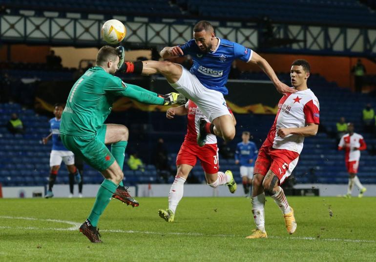 Rangers - Slavia Prag maçında yürekler ağza gelmişti Hastaneye kaldırılan Koların son hali paylaşıldı...