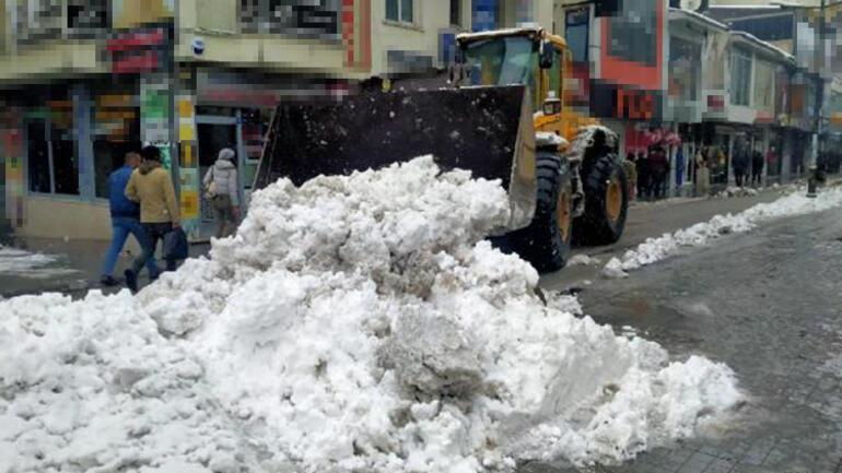 Ağrıda 102 köy yolu, kardan kapandı