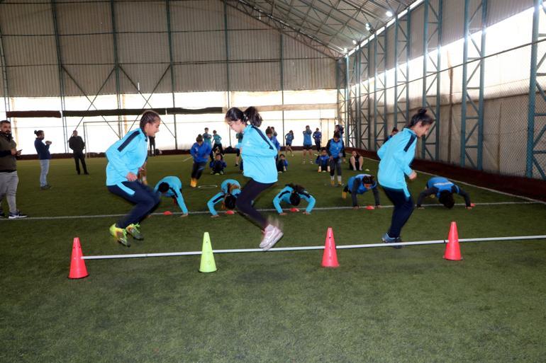 Yüksekova Kadın Futbol Takımı’nın hedefi 1’inci Lig