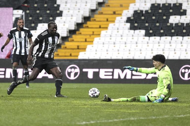 Altay Bayındır; Fenerbahçe'nin 1 numarası, annesinin hiç büyümeyen minicik oğlu, milyonların sevgilisi