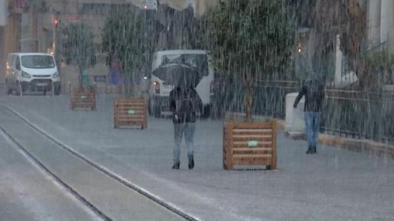 Son dakika... İstanbul ve Ankarada kar yağışı Beyaz örtü oluştu... Meteorolojiden yeni uyarı