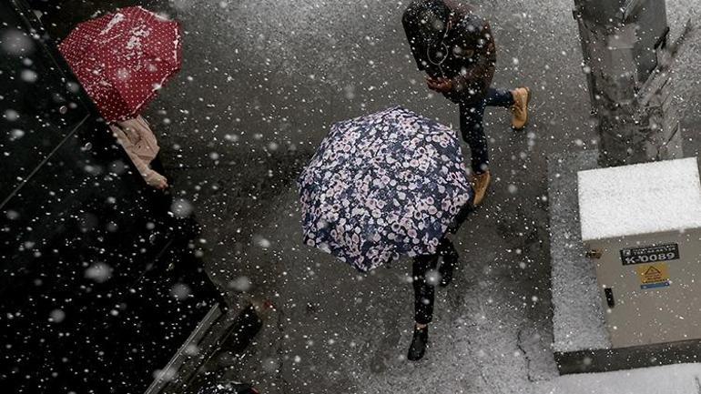 Son dakika... İstanbul ve Ankarada kar yağışı Beyaz örtü oluştu... Meteorolojiden yeni uyarı