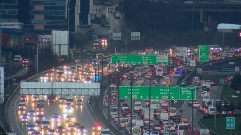 Son dakika... İstanbul ve Ankarada kar yağışı Beyaz örtü oluştu... Meteorolojiden yeni uyarı