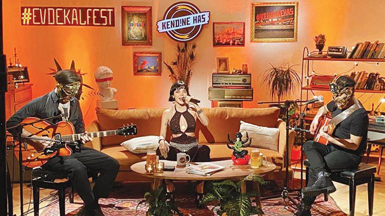 Bagrimizda Tas Konserdeyiz Arkadas Kanat Atkaya Kose Yazilari