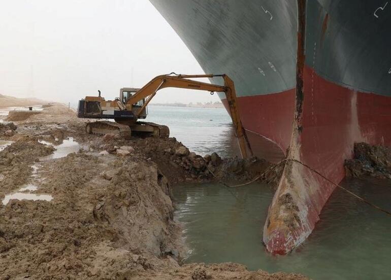 Süveyş Kanalında kurtarma operasyonu Günlük kayıp 10 milyar dolar