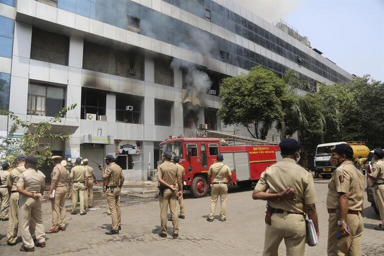 Hindistan'da korkunç yangın: Kovid-19 hastalarının tedavi gördüğü hastane kül oldu!