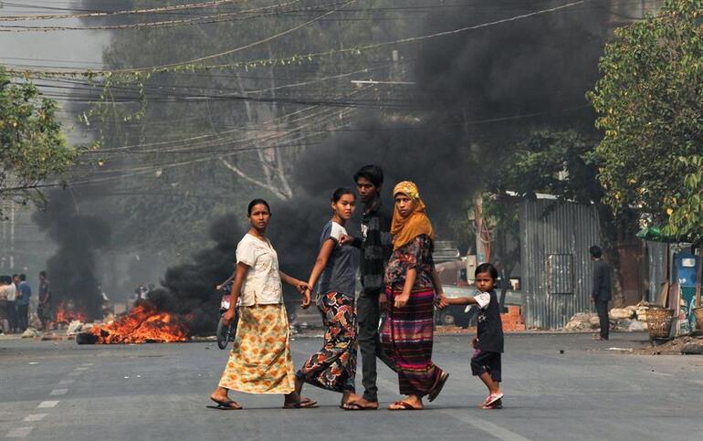 Myanmar'da bugünkü protestolarda 56 kişi öldürüldü!