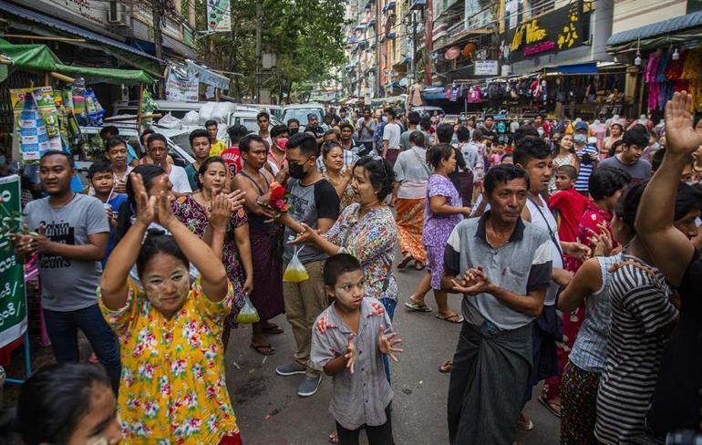 Myanmar'da bugünkü protestolarda 56 kişi öldürüldü!