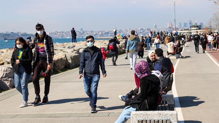 İstanbulda kısıtlamasız cumartesi yoğunluğu İnsan seli var... Trafik yoğunluğu artıyor