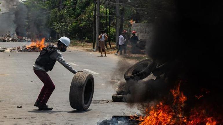 Myanmar'daki Amerikan Kültür Merkezi'ne saldırı