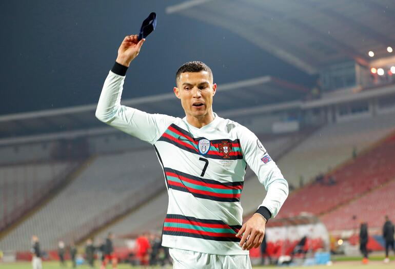 4 gollü maçta Cristiano Ronaldoyu deliye döndüren karar