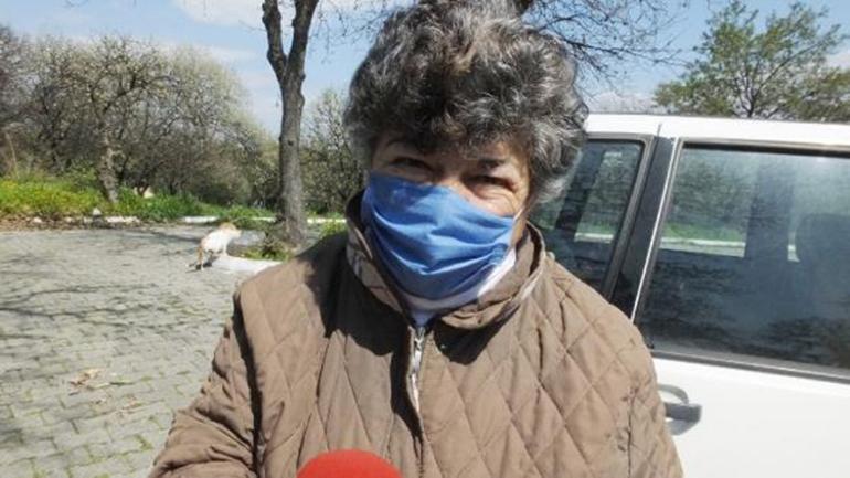 Emekli hemşire 17 yıldır sokak kedilerini besliyor