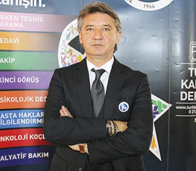 Çağatay Ulusoy sevgilisi Duygu Sarışın ile Ege’ye indi