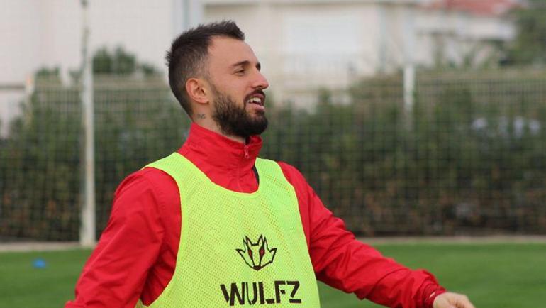 Karagümrük, Emre Çolak'ı kadro dışı bıraktı! Galatasaray paylaşımı nedeniyle özür dilemişti...