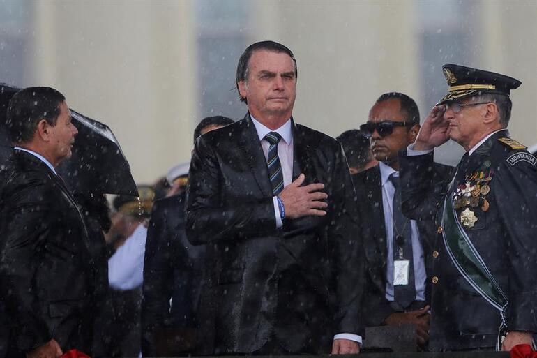 Son dakika haberler... Brezilya'da büyük kriz: Kovid ölümleri rekor kırıyor, tüm komutanlar istifa etti!