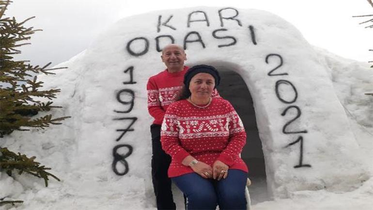 Evliliklerinin 43üncü yılını köyde yaptıkları kar odasında kutladılar