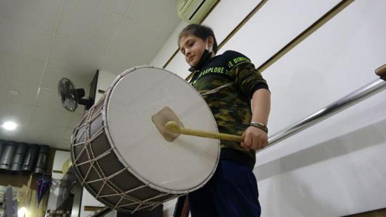 10 yaşında 4 enstrüman çalıyor