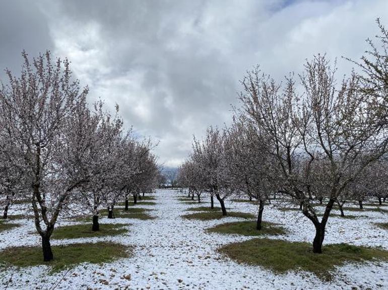 Mersinde nisan ayında kar sürprizi